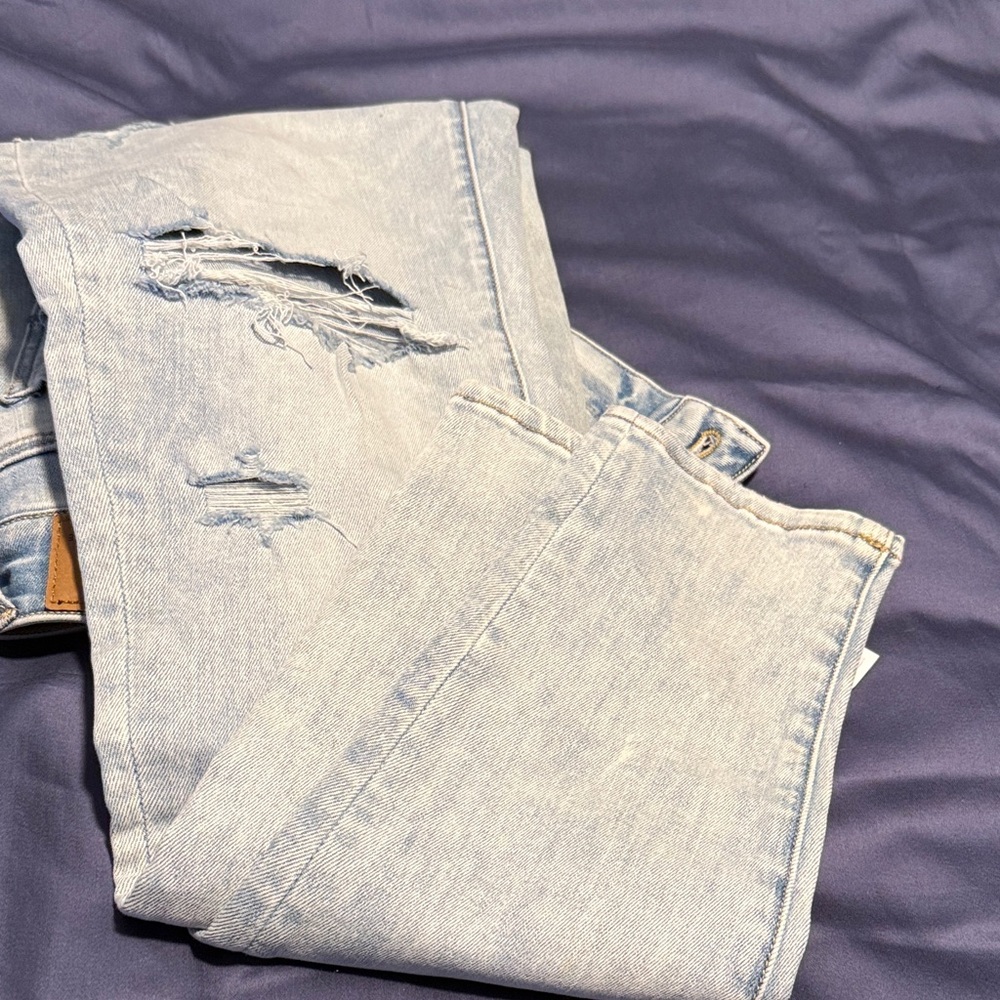 American Eagle Outfitters Light Wash high rise leggings - Light Blue distressed - Picture 4 of 4